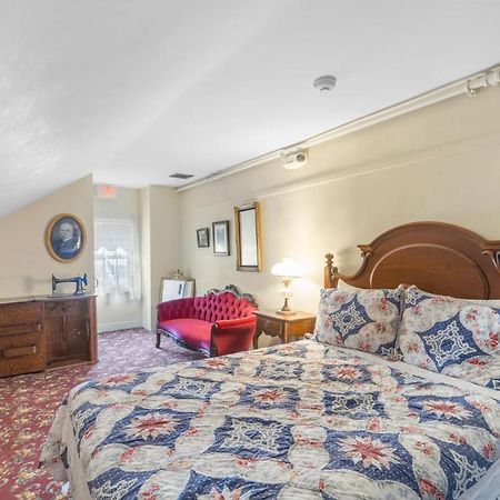Lizzie Borden House Bed & Breakfast Fall River Eksteriør bilde