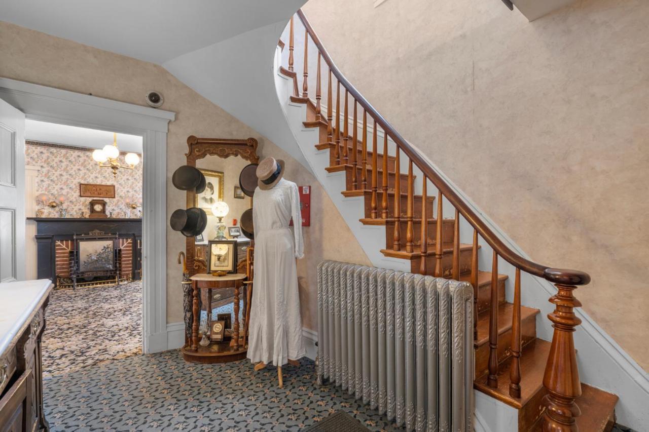 Lizzie Borden House Bed & Breakfast Fall River Eksteriør bilde