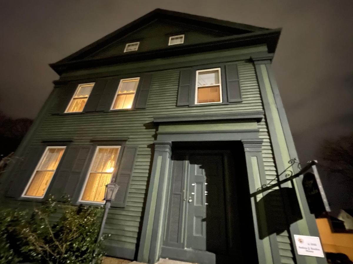 Lizzie Borden House Bed & Breakfast Fall River Eksteriør bilde