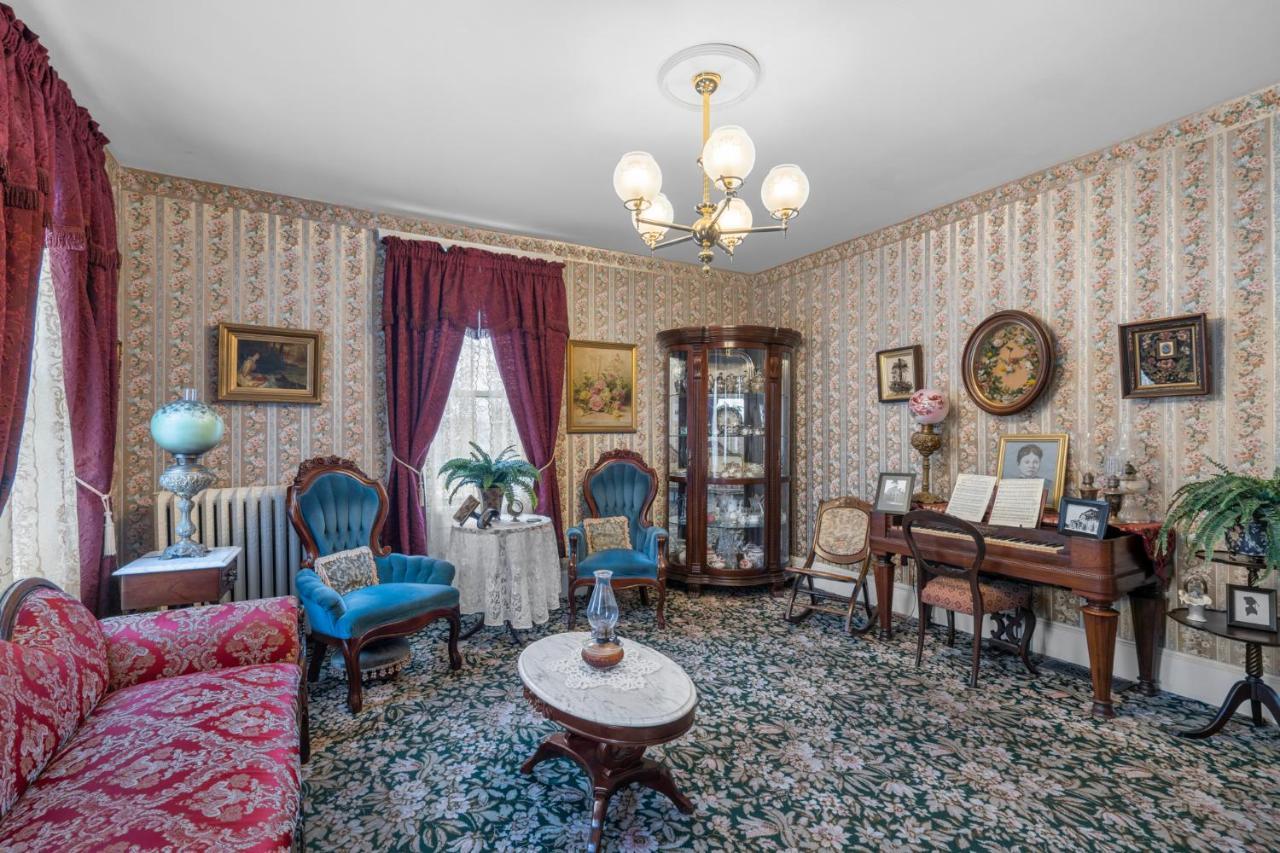 Lizzie Borden House Bed & Breakfast Fall River Eksteriør bilde