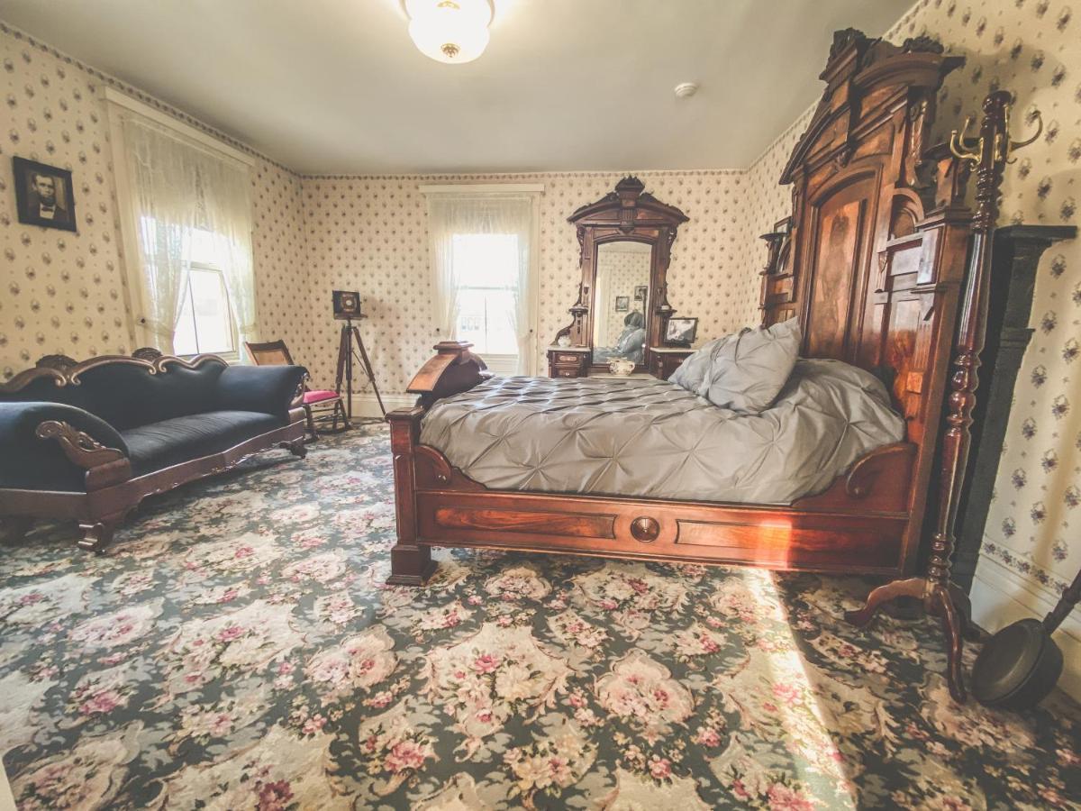 Lizzie Borden House Bed & Breakfast Fall River Eksteriør bilde