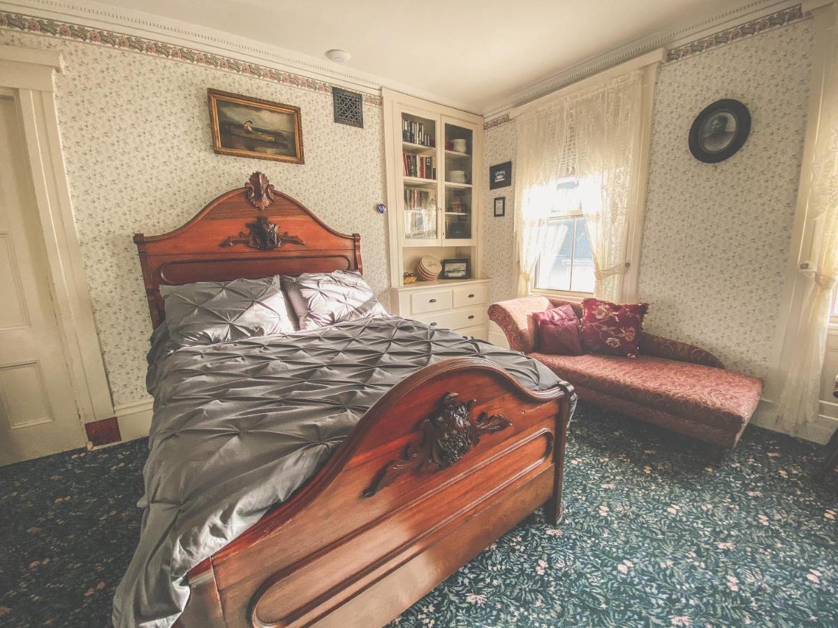 Lizzie Borden House Bed & Breakfast Fall River Eksteriør bilde