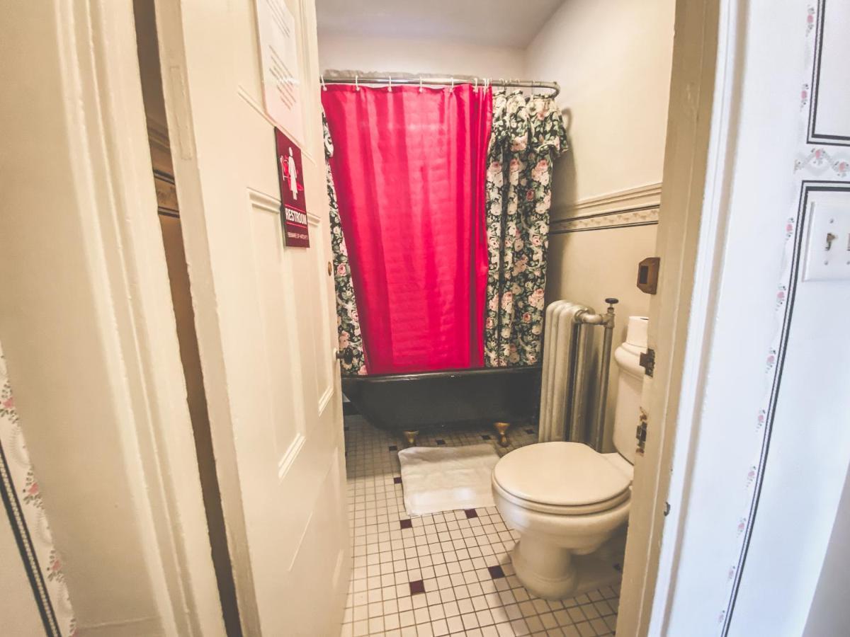 Lizzie Borden House Bed & Breakfast Fall River Eksteriør bilde