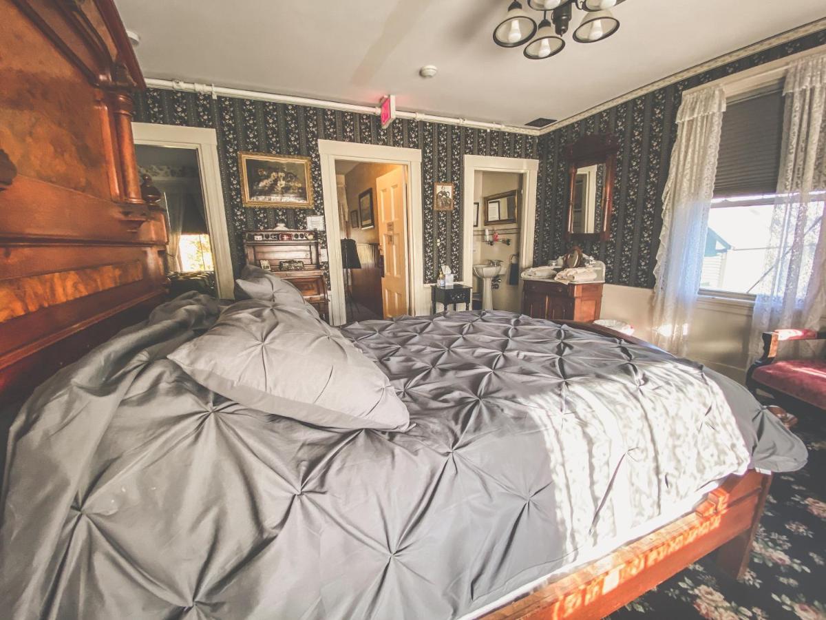 Lizzie Borden House Bed & Breakfast Fall River Eksteriør bilde