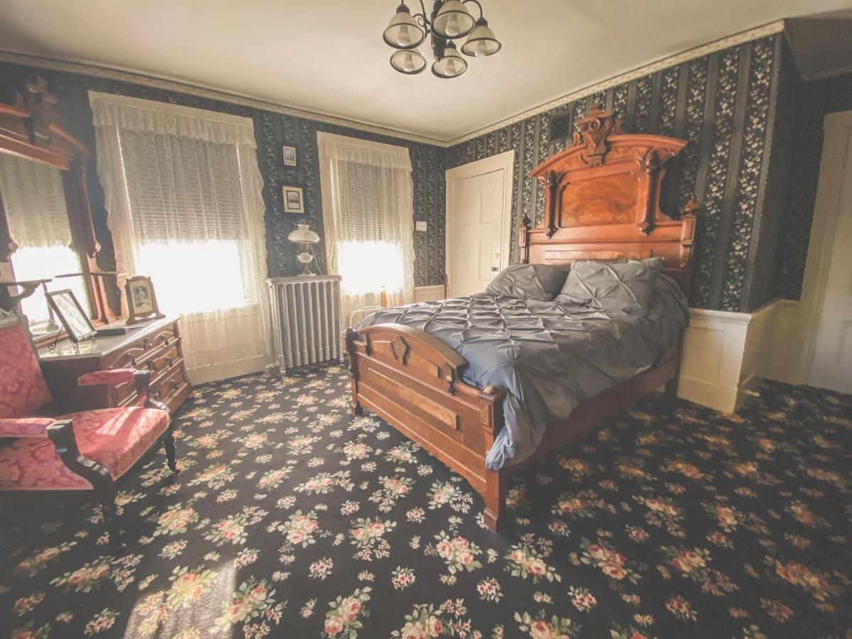Lizzie Borden House Bed & Breakfast Fall River Eksteriør bilde