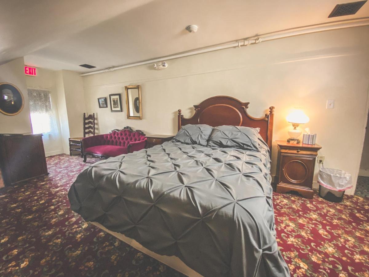 Lizzie Borden House Bed & Breakfast Fall River Eksteriør bilde