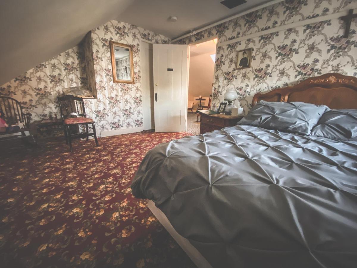 Lizzie Borden House Bed & Breakfast Fall River Eksteriør bilde