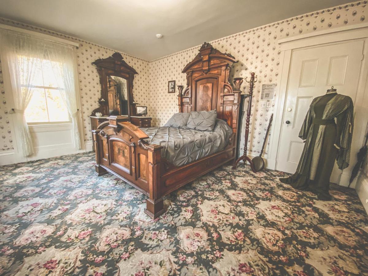 Lizzie Borden House Bed & Breakfast Fall River Eksteriør bilde